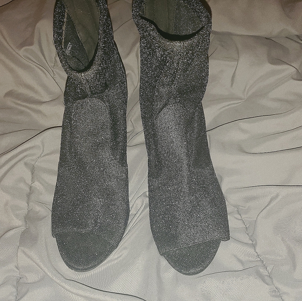 BY GUESS BLACK Silver Glitter shoes 9 1/2 M
